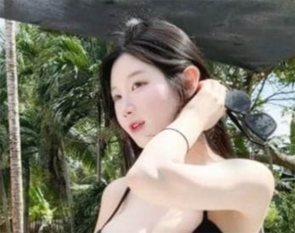 피부가 어케 이리 뽀얘